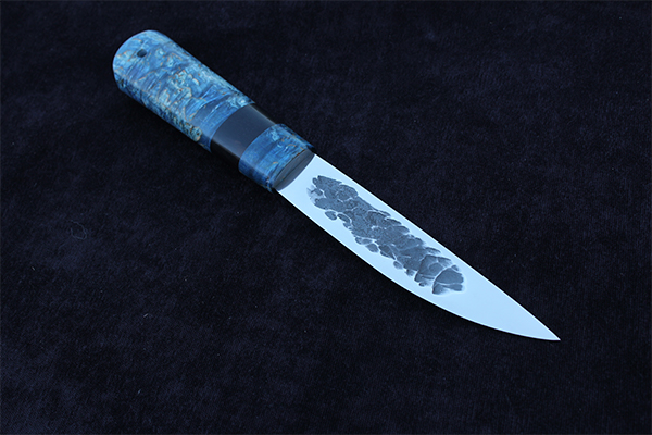 Нож Финка-2 Вача с сюжетом Серп и молот, дамасская сталь ZDI-1016, кожаные ножны, Артикул: 38133